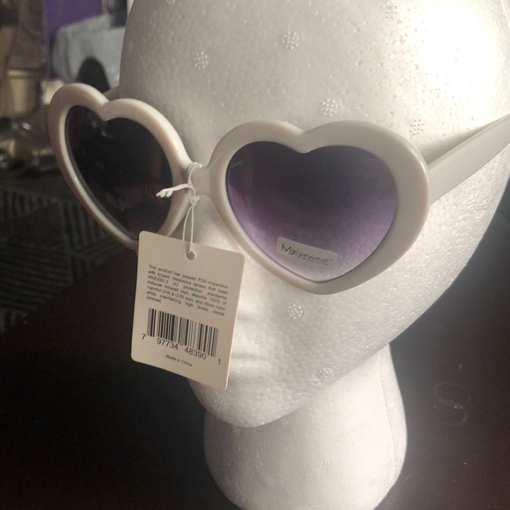 Heart Sunglasses - Picture 6 of 7